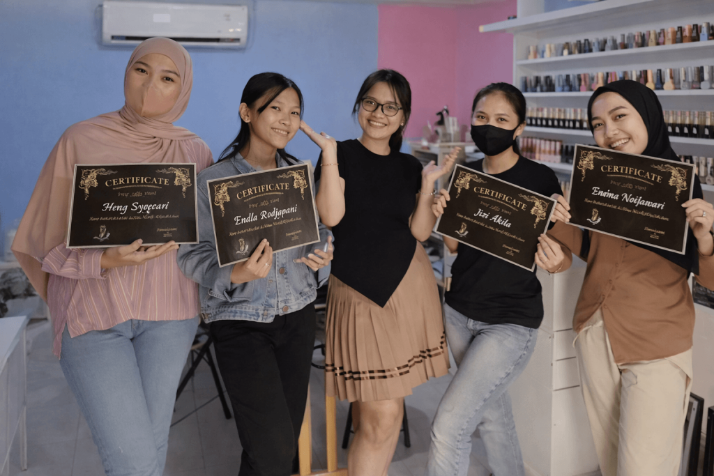 Tempat Kursus Eyelash dan Nail di Banyuwangi